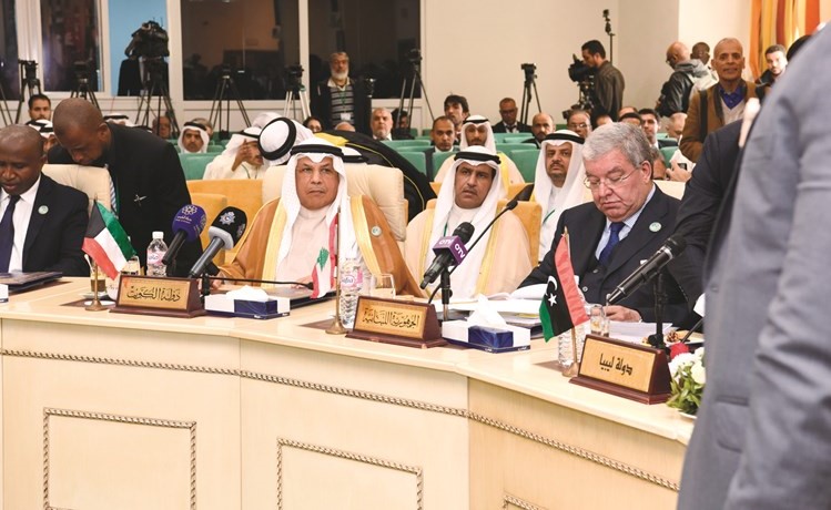 الشيخ خالد الجراح مترئسا وفد الكويت في الاجتماع﻿
