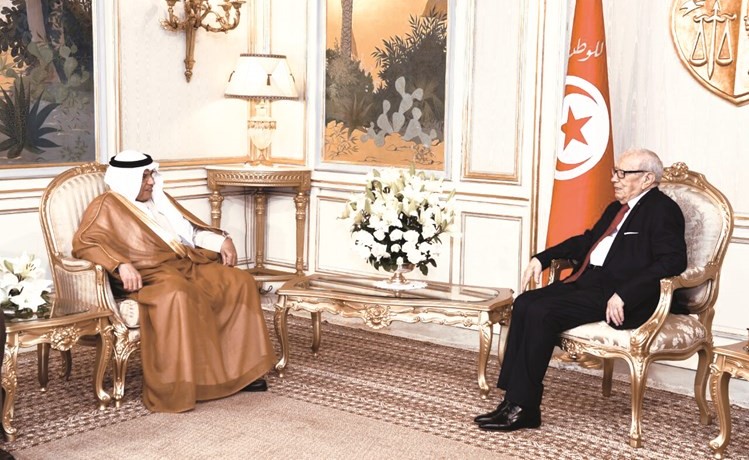الرئيس التونسي محمد الباجي السبسي خلال استقباله الشيخ خالد الجراح ﻿