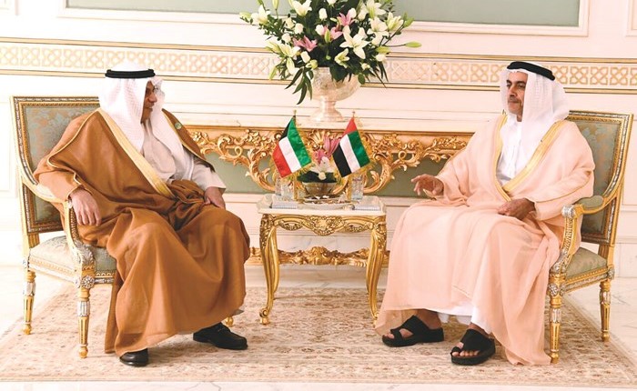 الشيخ خالد الجراح خلال استقباله سمو الشيخ الفريق سيف بن زايد﻿