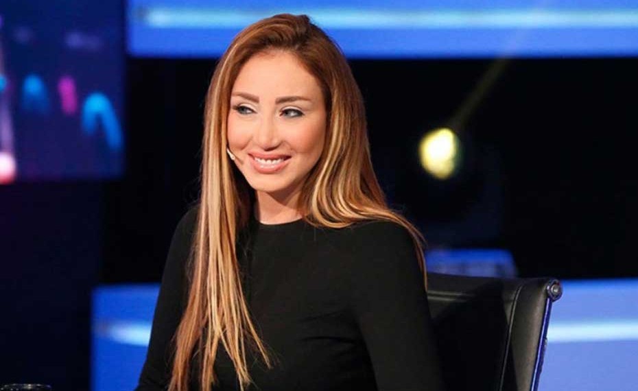 بالفيديو ..إعلامية مصرية تتعرض للاعتداء والضرب بشكل مبرح على الهواء مباشرة !