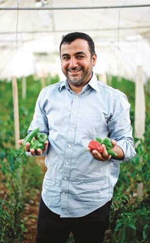 الكندري يحمل إنتاج مزارع الرحمة العالميةفي الصومال﻿