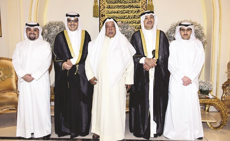 الخال سعود البلوشي متوسطا المعرس بدر البلوشي وأشقاءه حمد وعبدالعزيز وجاسم البلوشي﻿