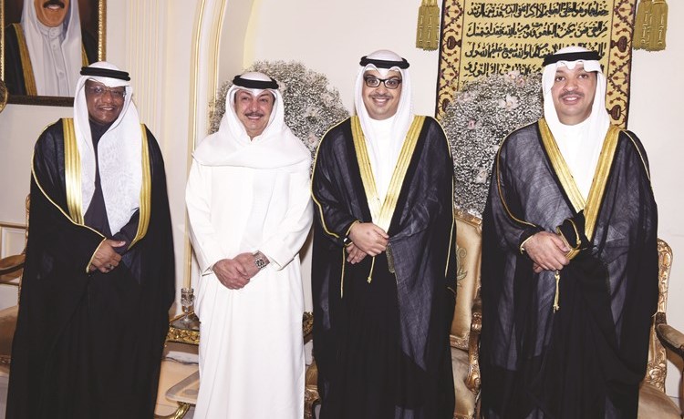 حامد البلوشي يهنئ المعرس وشقيقه حمد البلوشي ووالد العروس محمد الشاهين﻿