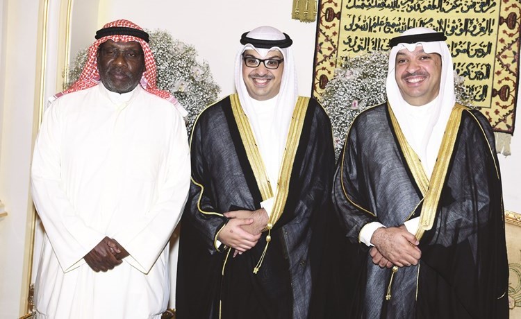 حمد الياقوت يهنئ حمد البلوشي والمعرس بدرالبلوشي﻿