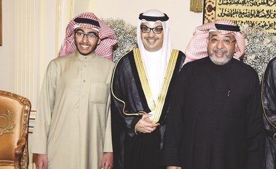 خالد البلوشي وولده محمد البلوشي يباركان﻿