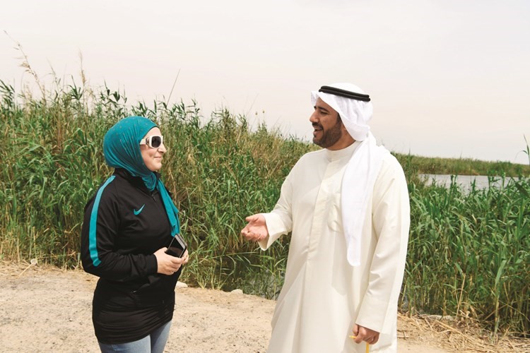الشيخ عبدالله الأحمد مع الزميلة دارين العلي﻿