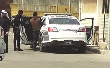 صورة أرشيفية للوافد انفردت بنشرها الأنباء عقب ضبطه مباشرة﻿