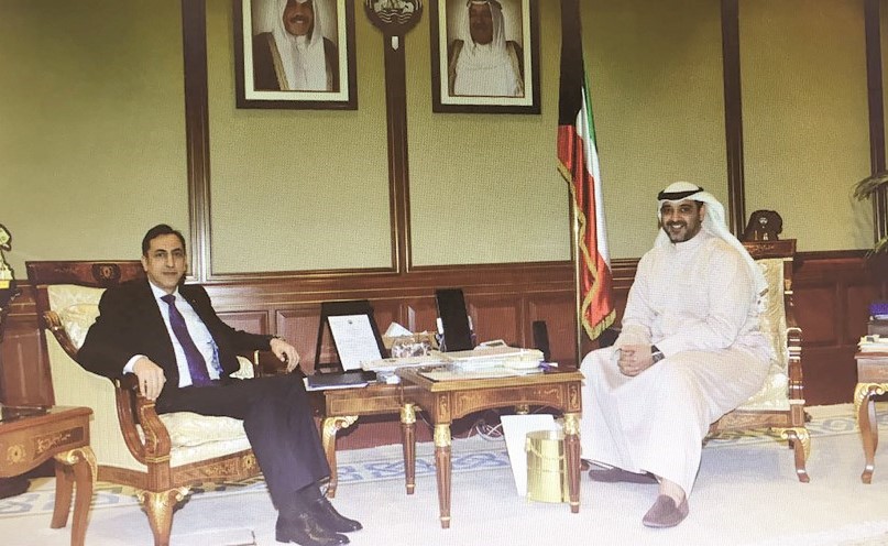 الشيخ محمد العبدالله خلال استقباله القائم بالأعمال ورئيس البعثة في سفارة لبنان ماهر الخير﻿