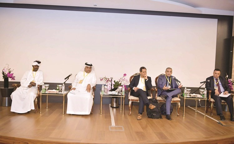 جانب من المشاركين في احدى الجلسات (قاسم باشا)﻿