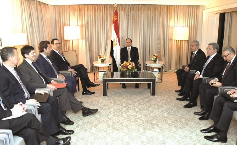 الرئيس عبدالفتاح السيسي خلال لقائه وزير الخزانة الأميركي ستيف منوشن﻿