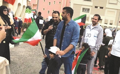 أولياء أمور شاركوا في الماراثون مع أولادهم﻿