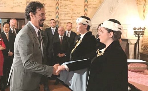 السفير الشيخ علي الخالد مشاركا في مراسم التنصيب﻿