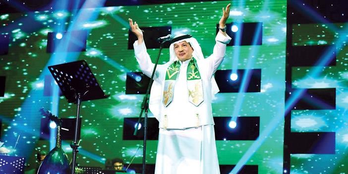 بالفيديو.. محمد عبده وطلال سلامة يطربان جمهور جدة.. والأخير يفجع بخبر حزين عقب الحفل