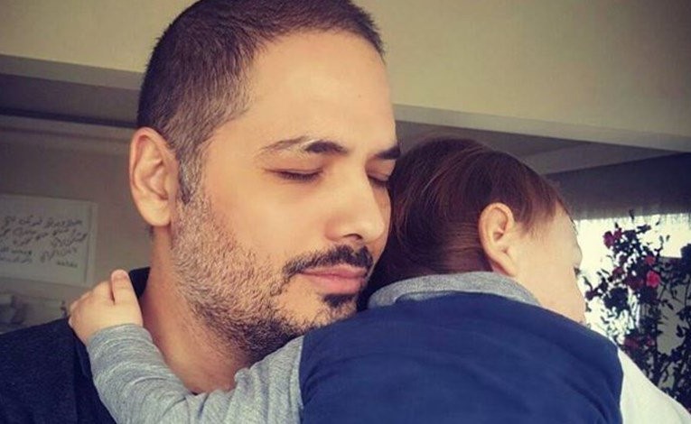 بالفيديو: رامي عياش وابنه يعزفان على البيانو أغنيته الجديدة "حبيب القلب"