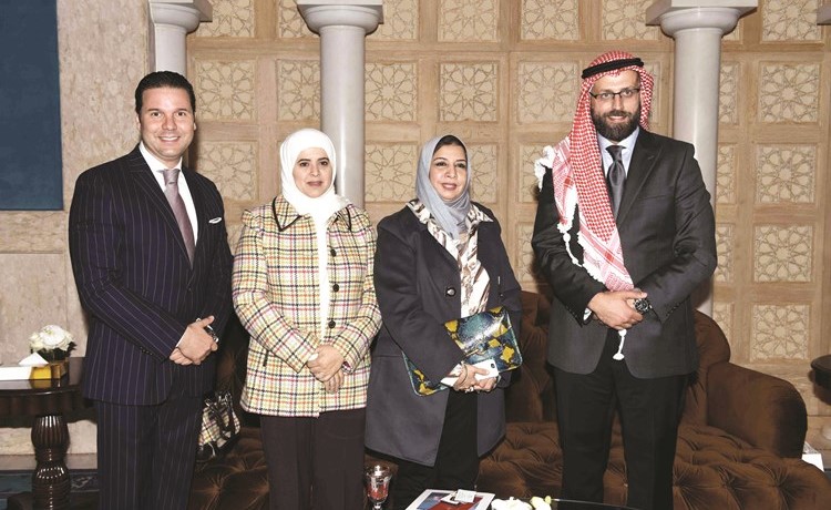 الشيخة انتصار الصباح والشيخة د. تهاني الصباح تتوسطان ماجد القاسم وحاتم شاطر﻿