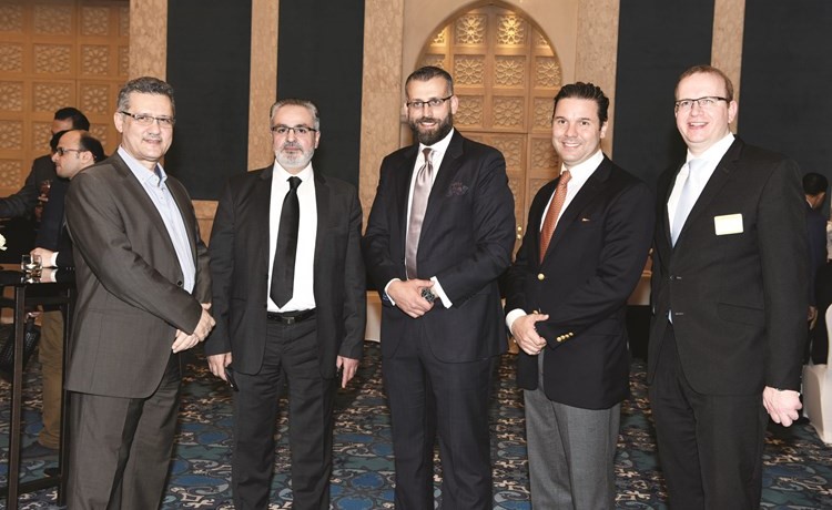 مارتن وحاتم شاطر وماجد القاسم وبسام الوظائفي ومعتز علوش﻿