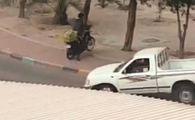 نجاة وافد الديلفري بالقفز على الرصيف﻿