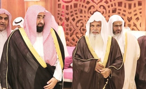 امام وخطيب المسجد النبوي الشريف الشيخ علي عبدالرحمن الحذيفي ﻿