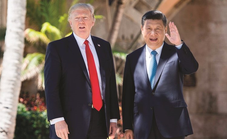 الرئيس الامريكي دونالد ترامب ونظيره الصيني شي بينغ عقب قمتهما في فلوريدا امس الاول	 (ا.ف.پ)﻿