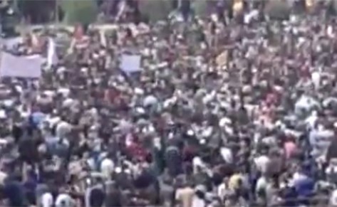 تظاهرات في غزة تطالب بإقالة الحكومة الفلسطينية