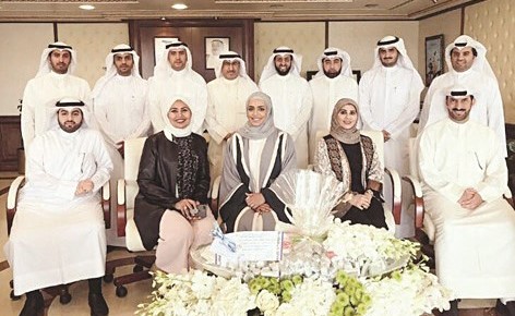أعضاء جميعة المعلمين خلال لقائهم د.محمد الفارس﻿