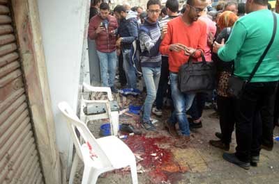 بالصور.. نجاة بابا أقباط مصر من تفجير أسقط 16 قتيلاً بمحيط المقر البابوي بالإسكندرية