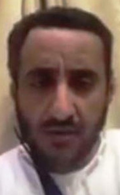 بالفيديو.. سعودي يتوقف بسيارته لمساعدة شخص على الطريق فكافأه الأخير بعدة طعنات وسلب محفظته