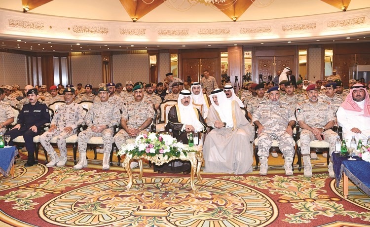 الشيخ محمد الخالد ود.عبداللطيف الزياني والفريق الركن محمد الخضر والفريق الركن الشيخ عبدالله النواف والفريق خالد المكراد في مقدمة الحضور(ريليش كومار)﻿
