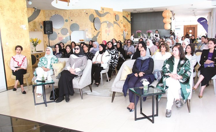 د.نادية العلي في جانب من الندوة الصحية﻿