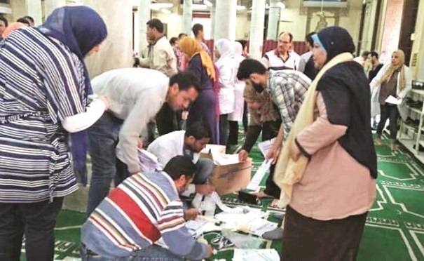 مسلمون يتبرعون بالدم لمصابي تفجير طنطا