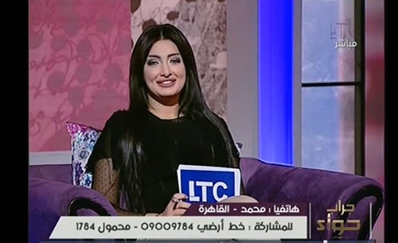 بالفيديو.. متصل يحرج مذيعة بوصلة غزل على الهواء .. شاهد ردة فعلها !