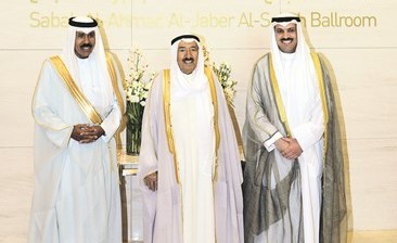 صاحب السمو الأمير الشيخ صباح الأحمد  ﻿﻿وسمو ولي العهد الشيخ نواف الأحمد ود.محمد الهاشل﻿