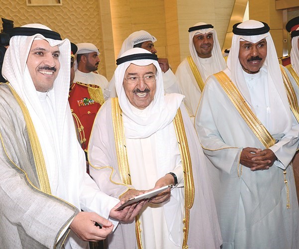 سمو الأمير وسمو ولي العهد خلال افتتاح المبنى الجديد بحضور د.الهاشل﻿