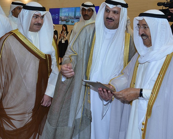  صاحب السمو الأمير خلال افتتاحه المبنى الجديد لبنك الكويت المركزي