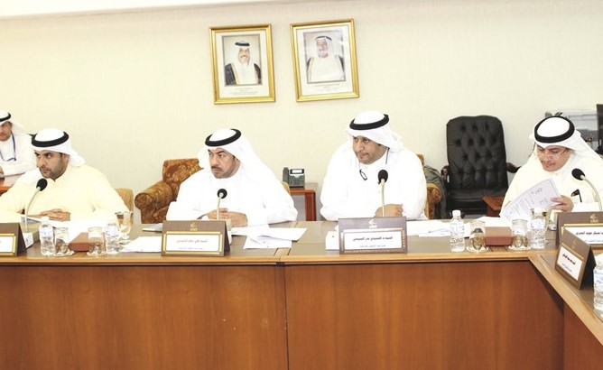 عسكر العنزي والحميدي السبيعي وعلي الدقباسي ويوسف الفضالة اثناء الاجتماع ﻿
