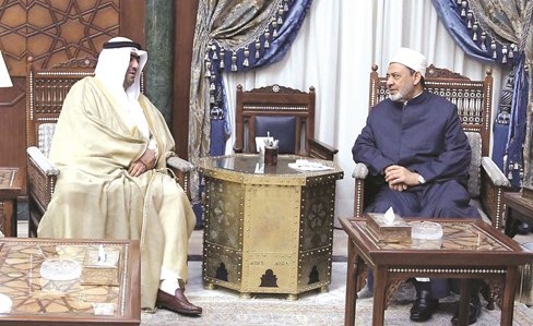 الوزير خالد الروضان خلال اللقاء مع شيخ الأزهر د.أحمد الطيب﻿