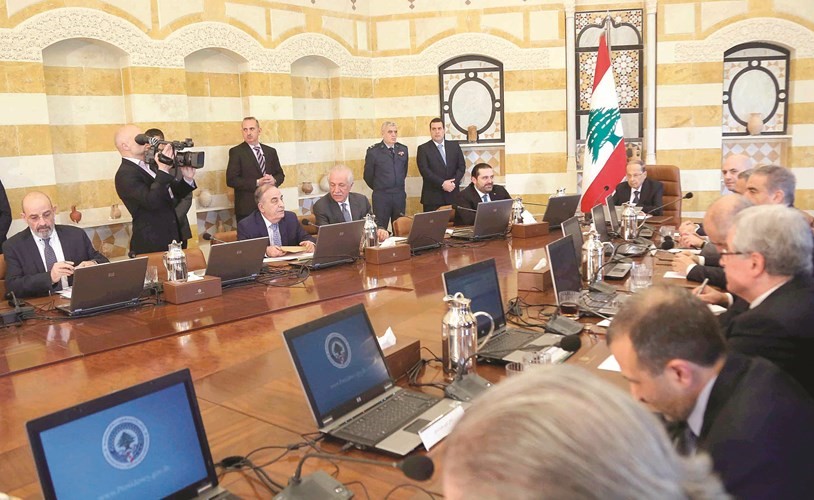 الرئيس العماد ميشال عون مترئسا جلسة مجلس الوزراء في بعبدا أمس	(محمود الطويل)﻿