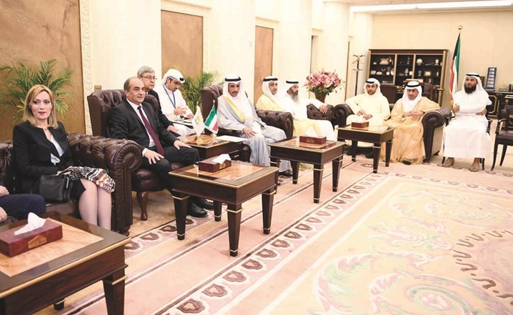 رئيس مجلس الأمة مرزوق الغانم خلال مباحثاته مع رئيس مجلس النواب القبرصي بحضور د.عودة الرويعي ونايف المرداس ويوسف الفضالة وعلام الكندري﻿