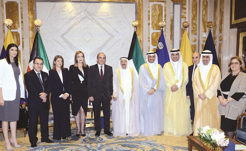 صاحب السمو الأمير الشيخ صباح الأحمد مستقبلا مرزوق الغانم ورئيس مجلس النواب القبرصي والوفد المرافق ﻿