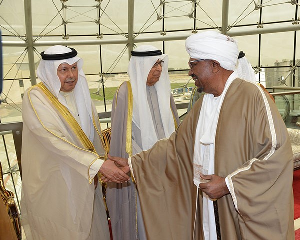 الأمير والرئيس السوداني بحثا العلاقات الثنائية وأوجه تعزيزها