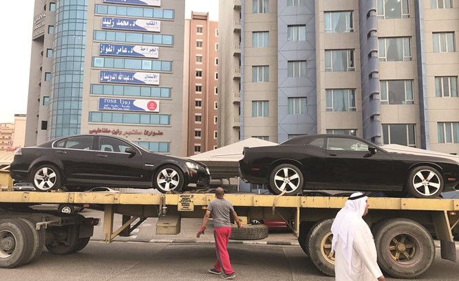 رفع السيارات المخالفة إلى موقع الحجز﻿