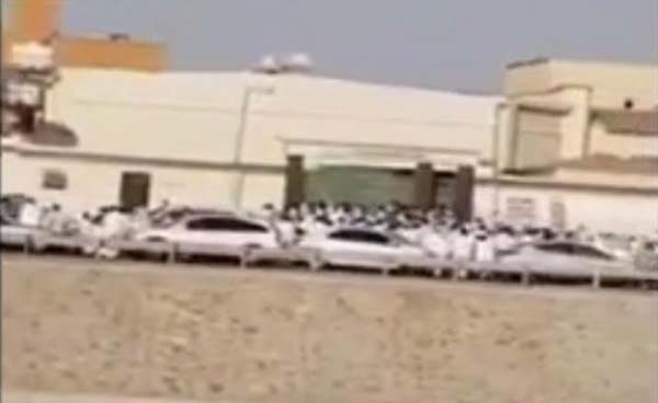 بالفيديو.. "معالج الجلطات الشعبي" يعاود الظهور من جديد في حائل.. ومرضاه يؤكدون مجانية علاجه