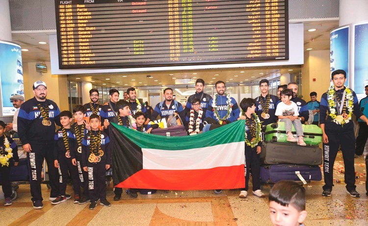 منتخب الفنون القتالية ولقطة جماعية فور وصولهم	 (شانافاس قاسم)﻿