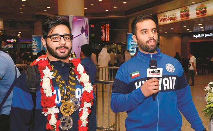 البطل اشكناني مع رئيس الوفد عبدالله تقي وحديث لموقع الأنباء الإلكتروني﻿