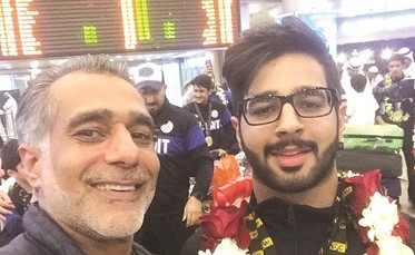 د.عادل أشكناني مستقبلا نجله البطل طلال ﻿