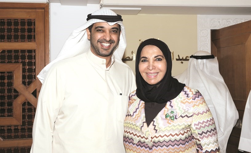 ومع نجلها الوزير الشيخ محمد العبد الله ﻿