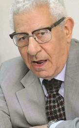 مكرم محمد أحمد﻿