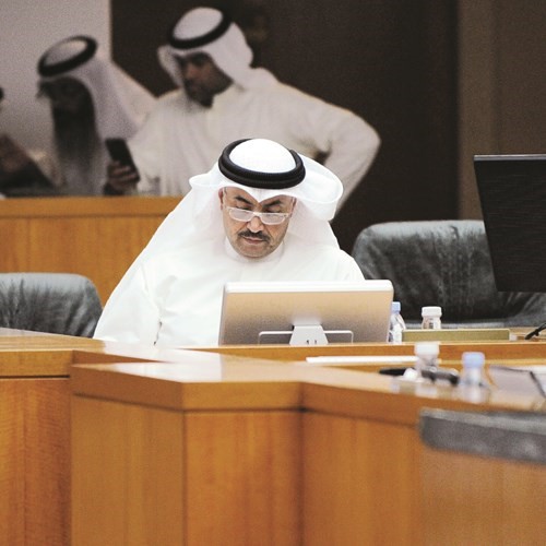  ﻿محمد المطير أثناء جلسة أمس﻿