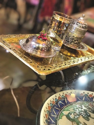 في عاصمة النور ومدينة الجمال الحي