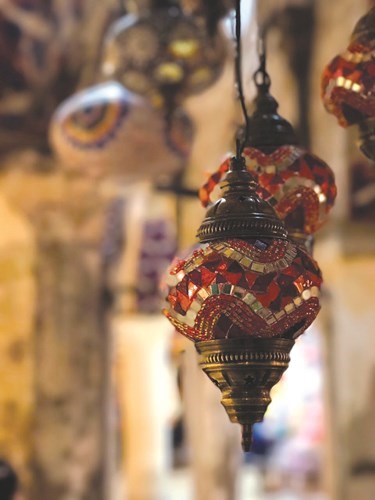 في عاصمة النور ومدينة الجمال الحي